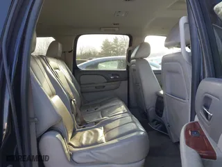 2013 GMC Yukon XL SLT with VIN 1GKS1KE06DR235597, listed as a IAAI auction lot 41315573 with 277,634 mi miles. Bid and sale history available at carsss.com. Image 8.