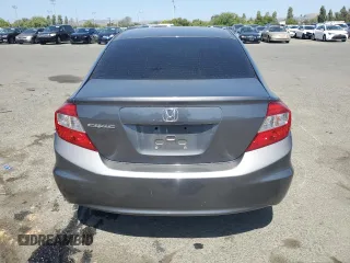 2012 Honda Civic LX z VIN 2HGFB2F59CH603985, wystawiony jako Copart lot #55675435 z przebiegiem 125 567 mil mil oraz Szkoda całkowita • Salvage title. Historia ofert i sprzedaży dostępna na DreamBid. Obrazek 6.
