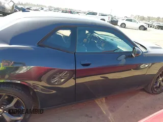 2017 Dodge Challenger SXT z VIN 2C3CDZAG6HH665661, wystawiony jako IAAI lot #41779875 z przebiegiem 97 280 mil mil oraz . Historia ofert i sprzedaży dostępna na DreamBid. Obrazek 13.