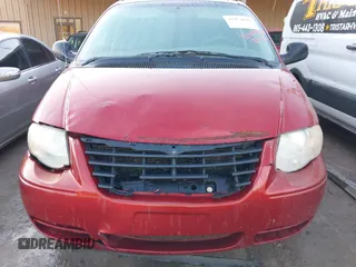 2006 Chrysler Town & Country LWB Touring with VIN 2A8GP54L66R655864, listed as a IAAI auction lot 41454605 with 211,445 mi miles. Bid and sale history available at carsss.com. Image 6.