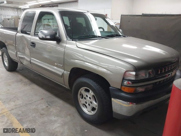 2000 Chevrolet Silverado 1500 LT with VIN 1GCEK19T4YE162277, listed as a IAAI auction lot 41777032 with 235,337 mi miles. Bid and sale history available at carsss.com. Image 1.