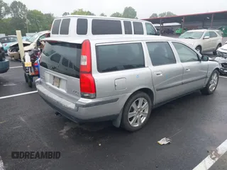 2004 Volvo V70 z VIN YV1SW53DX42386255, wystawiony jako IAAI lot #42291183 z przebiegiem 213 734 mil mil oraz . Historia ofert i sprzedaży dostępna na DreamBid. Obrazek 4.