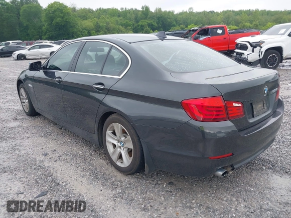 2012 BMW 5 Series 528i z VIN WBAXG5C52CDX04046, wystawiony jako IAAI lot #42241128 z przebiegiem 163 922 mil mil oraz . Historia ofert i sprzedaży dostępna na DreamBid. Obrazek 3.