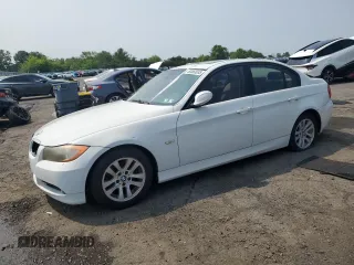 2007 BMW 3 Series 328i z VIN WBAVA33587PV63534, wystawiony jako Copart lot #60563035 z przebiegiem 247 210 mil mil oraz Szkoda całkowita • Salvage title. Historia ofert i sprzedaży dostępna na DreamBid. Obrazek 1.