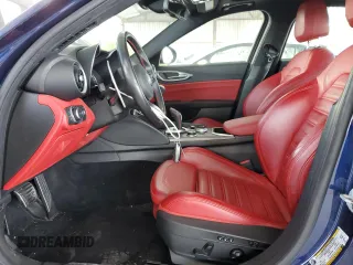 2020 Alfa Romeo Giulia Ti Sport z VIN ZARFANBN7L7632914, wystawiony jako Copart lot #55761355 z przebiegiem 26 635 mil mil oraz Szkoda całkowita • Salvage title. Historia ofert i sprzedaży dostępna na DreamBid. Obrazek 7.