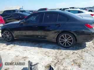 2019 BMW 3 Series 330i xDrive with VIN WBA5R7C51KFH25487, listed as a IAAI auction lot 40605403 with 1 mi miles. Bid and sale history available at carsss.com. Image 14.