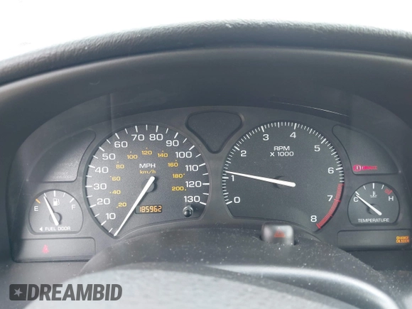 2000 Saturn SL z VIN 1G8ZK5271YZ165467, wystawiony jako IAAI lot #42367156 z przebiegiem 185 962 mil mil oraz . Historia ofert i sprzedaży dostępna na DreamBid. Obrazek 7.