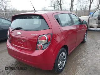 2013 Chevrolet Sonic LS z VIN 1G1JA6SH4D4244183, wystawiony jako IAAI lot #41467466 z przebiegiem 75 315 mil mil oraz . Historia ofert i sprzedaży dostępna na DreamBid. Obrazek 4.