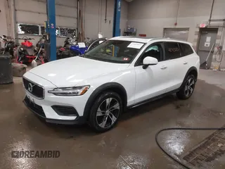 2020 Volvo V60 Cross Country with VIN YV4102WK0L1037649, listed as a IAAI auction lot 41043003 with 103,613 mi miles. Bid and sale history available at carsss.com. Image 2.