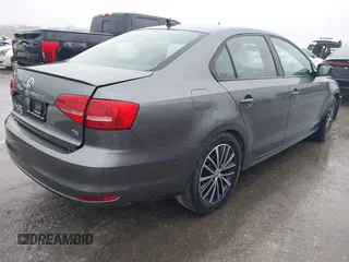2015 Volkswagen Jetta SE с VIN 3VWD17AJ7FM320420, выставлен на аукционе IAAI как лот 41495266 с пробегом 132 031 миль миль и . История ставок и продаж доступна на DreamBid. Изображение 4.