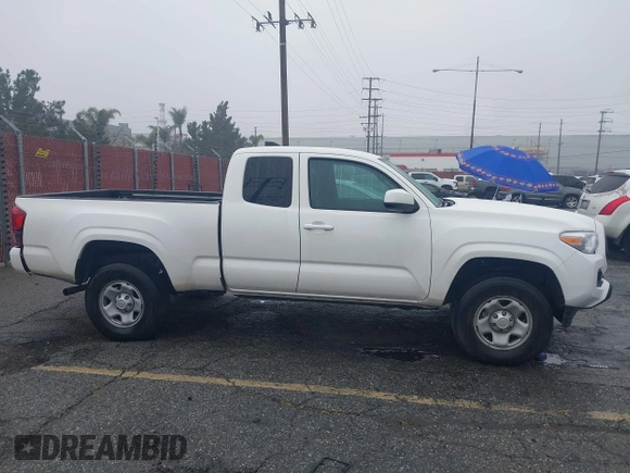 2023 Toyota Tacoma SR z VIN 3TYRZ5CN1PT037202, wystawiony jako IAAI lot #41896502 z przebiegiem 45 568 mil mil oraz . Historia ofert i sprzedaży dostępna na DreamBid. Obrazek 13.