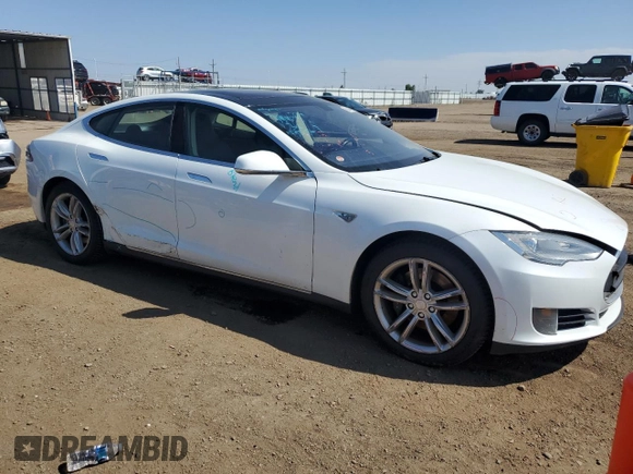 2013 Tesla Model S z VIN 5YJSA1DN0DFP08094, wystawiony jako Copart lot #60047045 z przebiegiem 137 434 mil mil oraz Szkoda całkowita • Salvage title. Historia ofert i sprzedaży dostępna na DreamBid. Obrazek 4.