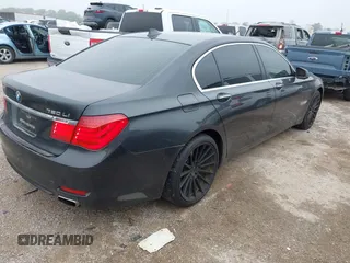 2012 BMW 7 Series 750Li z VIN WBAKB8C53CC962981, wystawiony jako IAAI lot #42167849 z przebiegiem 123 978 mil mil oraz . Historia ofert i sprzedaży dostępna na DreamBid. Obrazek 4.