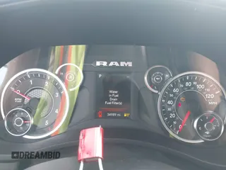 2024 Ram 2500 Big Horn z VIN 3C6UR5DL1RG338631, wystawiony jako IAAI lot #42608233 z przebiegiem 34 989 mil mil oraz . Historia ofert i sprzedaży dostępna na DreamBid. Obrazek 7.