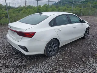 2020 Kia Forte LXS z VIN 3KPF24AD3LE194032, wystawiony jako IAAI lot #42273724 z przebiegiem 36 037 mil mil oraz . Historia ofert i sprzedaży dostępna na DreamBid. Obrazek 4.