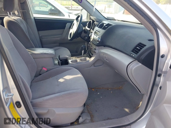 2009 Toyota Highlander z VIN JTEES41A192126069, wystawiony jako IAAI lot #42288380 z przebiegiem 211 915 mil mil oraz . Historia ofert i sprzedaży dostępna na DreamBid. Obrazek 5.