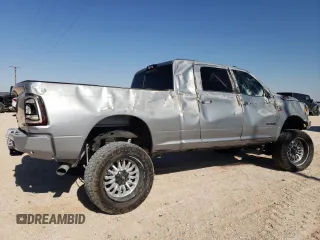 2022 Ram 2500 Big Horn z VIN 3C6UR5ML6NG342037, wystawiony jako Copart lot #88340935 z przebiegiem 45 208 mil mil oraz Szkoda całkowita • Salvage title. Historia ofert i sprzedaży dostępna na DreamBid. Obrazek 3.