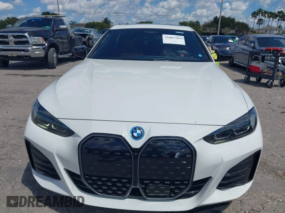 2024 BMW i4 eDrive35 z VIN WBY43AW02RFS79370, wystawiony jako IAAI lot #41887964 z przebiegiem 11 910 mil mil oraz . Historia ofert i sprzedaży dostępna na DreamBid. Obrazek 12.