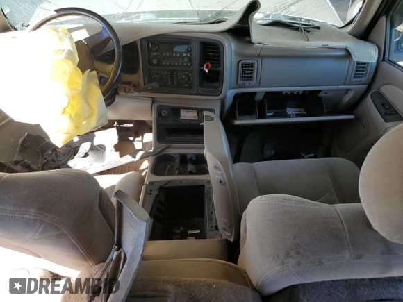 2003 Chevrolet Suburban LT with VIN 3GNGK26U33G203907, listed as a Copart auction lot 46903905 with 318,022 mi miles and Salvage Title. Bid and sale history available at carsss.com. Image 8.