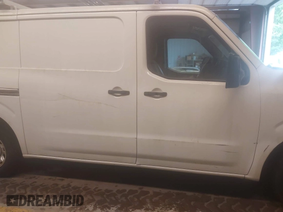 2019 Nissan NV Cargo S z VIN 1N6BF0KM4KN808359, wystawiony jako IAAI lot #42340241 z przebiegiem 183 788 mil mil oraz . Historia ofert i sprzedaży dostępna na DreamBid. Obrazek 13.