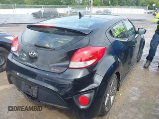 2013 Hyundai Veloster Turbo z VIN KMHTC6AE7DU142860, wystawiony jako IAAI lot #42132537 z przebiegiem 125 480 mil mil oraz . Historia ofert i sprzedaży dostępna na DreamBid. Obrazek 4.