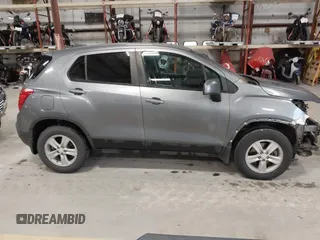 2020 Chevrolet Trax LS z VIN 3GNCJNSB8LL183510, wystawiony jako IAAI lot #42198485 z przebiegiem 115 502 mil mil oraz . Historia ofert i sprzedaży dostępna na DreamBid. Obrazek 14.