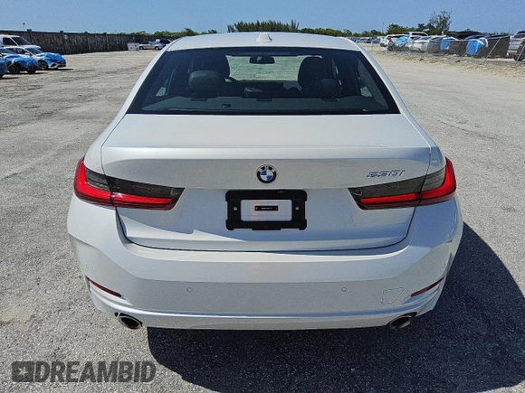 2024 BMW 3 Series 330i z VIN 3MW69FF00R8E77716, wystawiony jako Copart lot #56604565 z przebiegiem 21 632 mil mil oraz Czysty tytuł • Clean title. Historia ofert i sprzedaży dostępna na DreamBid. Obrazek 6.