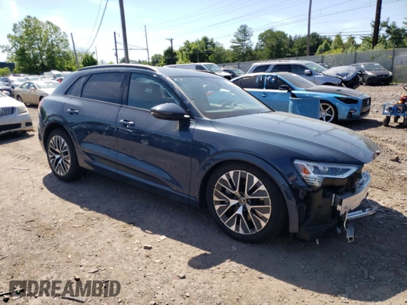 2024 Audi Q8 e-tron Premium Plus z VIN WA15AAGE7RB016864, wystawiony jako Copart lot #56564354 z przebiegiem 11 541 mil mil oraz Szkoda całkowita • Salvage title. Historia ofert i sprzedaży dostępna na DreamBid. Obrazek 4.