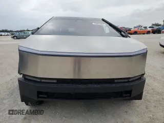 2024 Tesla Cybertruck Cyberbeast z VIN 7G2CEHEE4RA032024, wystawiony jako Copart lot #79507994 z przebiegiem 7882 mil mil oraz Tytuł czysty. Historia ofert i sprzedaży dostępna na DreamBid. Obrazek 5.