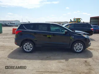 2019 Ford Escape SE z VIN 1FMCU9GDXKUB78598, wystawiony jako IAAI lot #41930913 z przebiegiem 111 284 mil mil oraz . Historia ofert i sprzedaży dostępna na DreamBid. Obrazek 13.