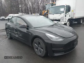 2023 Tesla Model 3 z VIN 5YJ3E1EA6PF454285, wystawiony jako IAAI lot #41795636 z przebiegiem 80 170 mil mil oraz . Historia ofert i sprzedaży dostępna na DreamBid. Obrazek 1.
