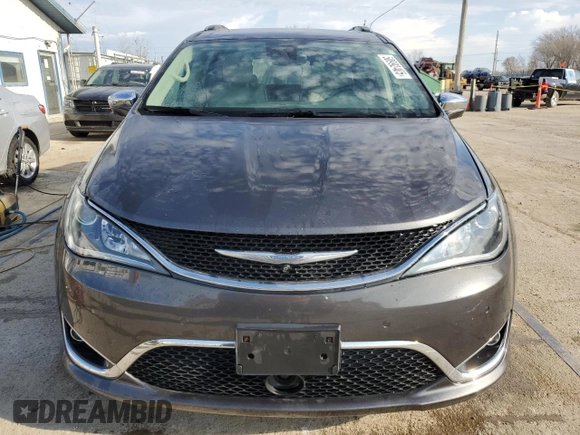 2017 Chrysler Pacifica Limited with VIN 2C4RC1GG2HR836062, listed as a Copart auction lot 50992405 with 135,333 mi miles and Salvage Title. Bid and sale history available at DreamBid. Image 5.