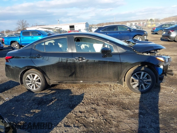 2024 Nissan Versa SV z VIN 3N1CN8EV7RL866542, wystawiony jako IAAI lot #41331827 z przebiegiem 907 mil mil oraz . Historia ofert i sprzedaży dostępna na DreamBid. Obrazek 14.