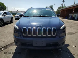 2016 Jeep Cherokee Latitude with VIN 1C4PJMCS1GW304073, listed as a Copart auction lot 60467055 with 74,826 mi miles and Salvage title. Bid and sale history available at DreamBid. Image 5.