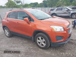 2016 Chevrolet Trax LT z VIN KL7CJPSB3GB522182, wystawiony jako IAAI lot #42392729 z przebiegiem 141 290 mil mil oraz . Historia ofert i sprzedaży dostępna na DreamBid. Obrazek 1.
