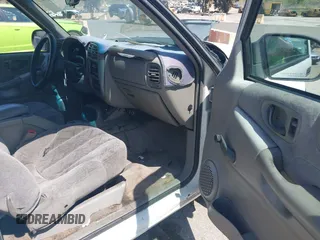 2000 GMC Sonoma SLS with VIN 1GTCS19W3Y8198980, listed as a IAAI auction lot 41929335 with 272,989 mi miles and . Bid and sale history available at DreamBid. Image 5.