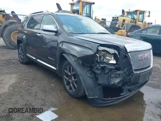 2013 GMC Terrain Denali z VIN 2GKALYEK5D6433254, wystawiony jako IAAI lot #42124783 z przebiegiem 101 658 mil mil oraz . Historia ofert i sprzedaży dostępna na DreamBid. Obrazek 1.