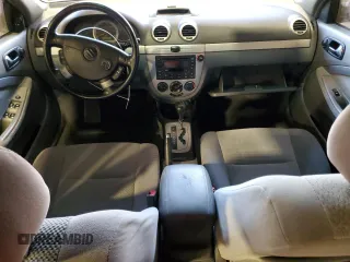 2005 Suzuki Forenza z VIN KL5JJ86Z95K090286, wystawiony jako Copart lot #41743805 z przebiegiem Nie podano mil oraz Szkody całkowita. Historia ofert i sprzedaży dostępna na DreamBid. Obrazek 8.