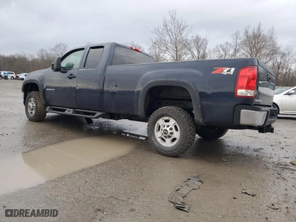 2011 GMC Sierra 2500HD SLE with VIN 1GT220CG3BZ231646, listed as a Copart auction lot 84441944 with 116,083 mi miles and Salvage Title. Bid and sale history available at carsss.com. Image 2.