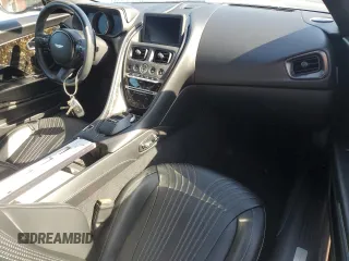 2018 Aston Martin DB11 V8 z VIN SCFRMFAW3JGL04645, wystawiony jako Copart lot #83042994 z przebiegiem Nie podano mil oraz Nie do naprawy. Historia ofert i sprzedaży dostępna na DreamBid. Obrazek 8.