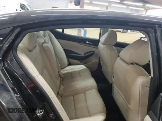 2017 Nissan Maxima SV z VIN 1N4AA6AP6HC427201, wystawiony jako Copart lot #47111495 z przebiegiem 57 047 mil mil oraz Szkoda całkowita • Salvage title. Historia ofert i sprzedaży dostępna na DreamBid. Obrazek 10.