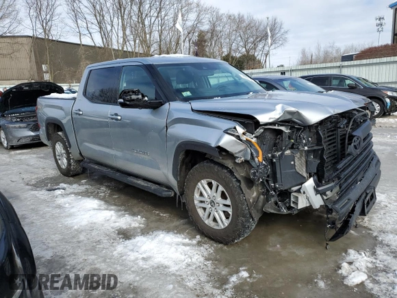 2022 Toyota Tundra 4WD SR5 with VIN 5TFLA5DB8NX049514, listed as a Copart auction lot 45870865 with 51,053 mi miles and Salvage Title. Bid and sale history available at carsss.com. Image 4.