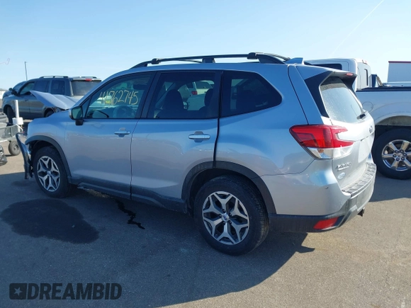2020 Subaru Forester Premium with VIN JF2SKAJC4LH521165, listed as a IAAI auction lot 41762745 with 104,532 mi miles. Bid and sale history available at carsss.com. Image 3.