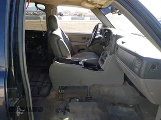 2005 GMC Yukon SLT with VIN 1GKEC13T25R206811, listed as a IAAI auction lot 41849830 with 231,863 mi miles. Bid and sale history available at carsss.com. Image 5.