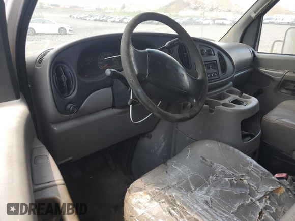 2002 Ford Econoline Cargo z VIN 1FDSE35L12HA81850, wystawiony jako Copart lot #59160315 z przebiegiem 74 773 mil mil oraz Czysty tytuł • Clean title. Historia ofert i sprzedaży dostępna na DreamBid. Obrazek 8.