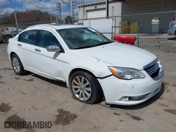 2014 Chrysler 200 Limited z VIN 1C3CCBCGXEN152570, wystawiony jako IAAI lot #41901310 z przebiegiem 135 752 mil mil oraz . Historia ofert i sprzedaży dostępna na DreamBid. Obrazek 1.