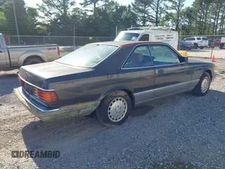 1986 Mercedes-Benz 560 z VIN WDBCA45D7GA200289, wystawiony jako IAAI lot #42313986 z przebiegiem 203 457 mil mil oraz . Historia ofert i sprzedaży dostępna na DreamBid. Obrazek 4.