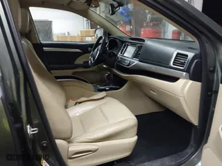 2014 Toyota Highlander XLE with VIN 5TDJKRFH1ES025381, listed as a IAAI auction lot 41494104 with 187,588 mi miles. Bid and sale history available at carsss.com. Image 5.
