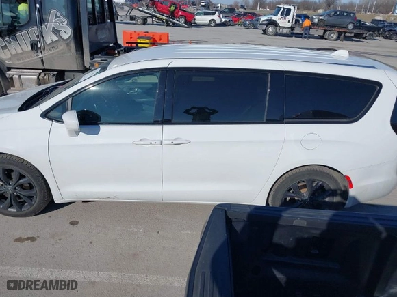 2020 Chrysler Pacifica Touring with VIN 2C4RC1FG0LR150239, listed as a IAAI auction lot 41412653 with 71,693 mi miles. Bid and sale history available at carsss.com. Image 15.