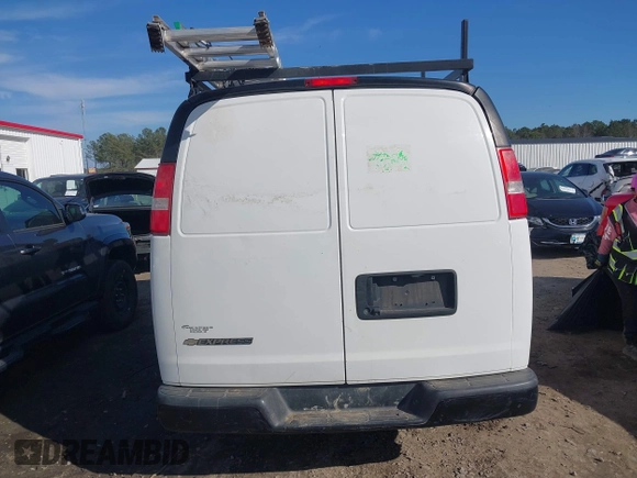 2017 Chevrolet Express Cargo Van with VIN 1GCWGAFF8H1139628, listed as a IAAI auction lot 41673116 with 173,895 mi miles. Bid and sale history available at carsss.com. Image 17.